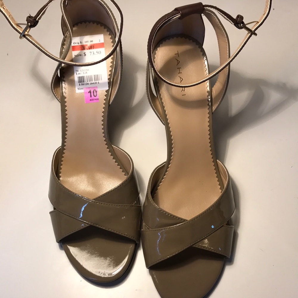 New Tahari shoes 10 M Gianna wedge heels taupe